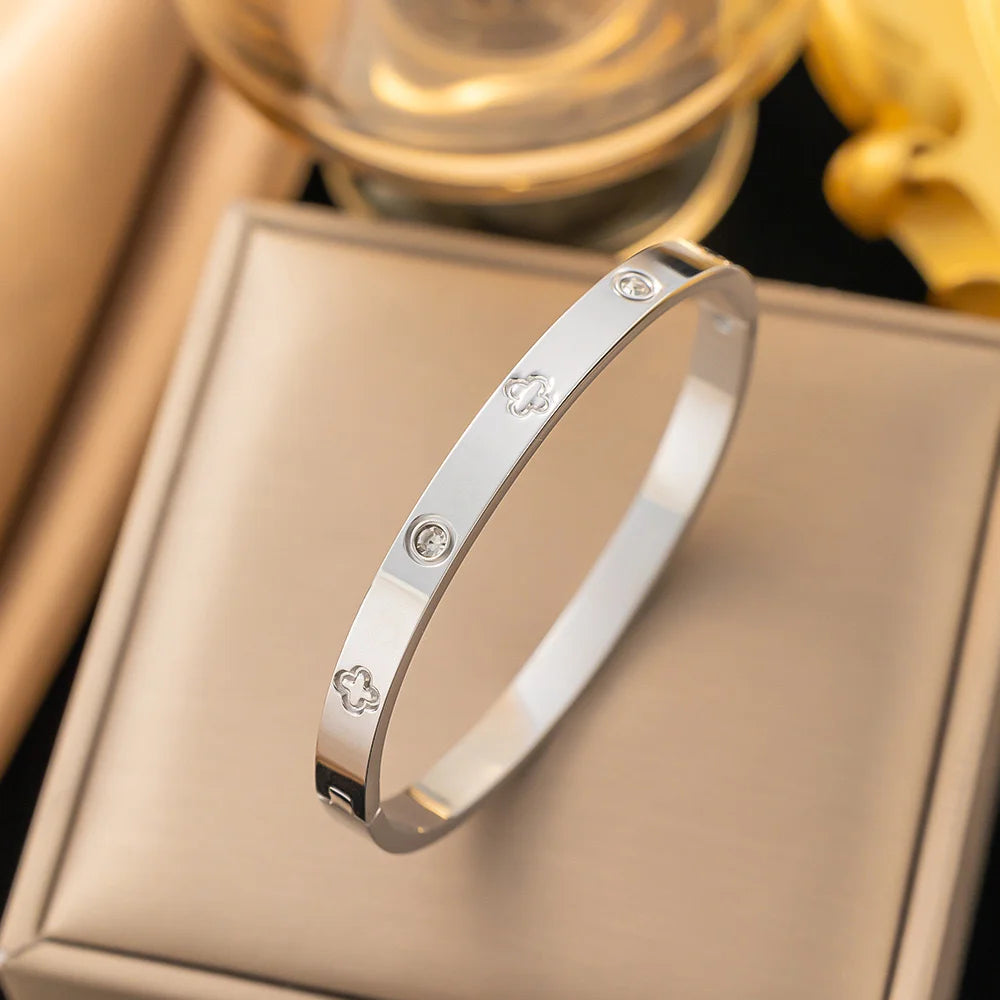 CLOVER BANGLE SILVER PRE-ORDER 8-12