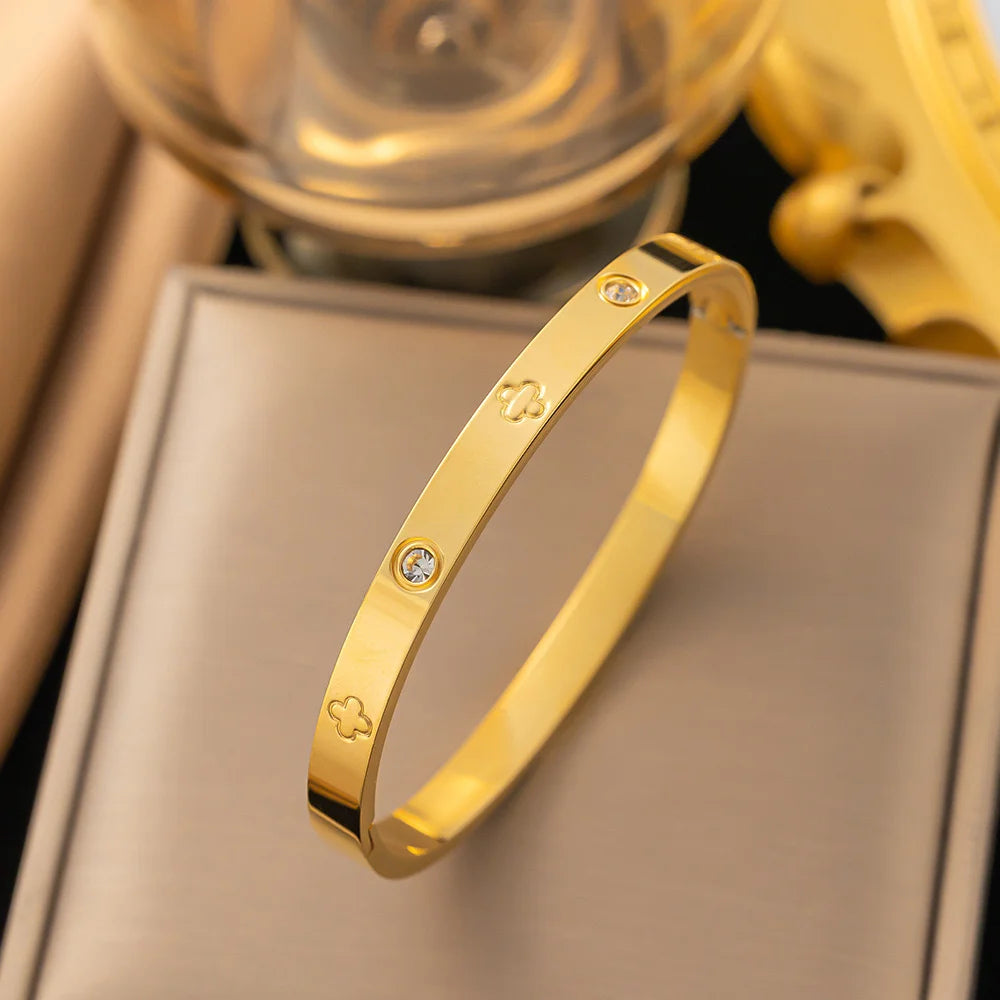CLOVER BANGLE GOLD PRE-ORDER 8-12